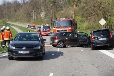 Dietlingen: zu einem schweren Verkehrsunfall kam es auf der Regelbaumstr. mit 2 schwer Verletzten und 1 leicht Verletzten Personen